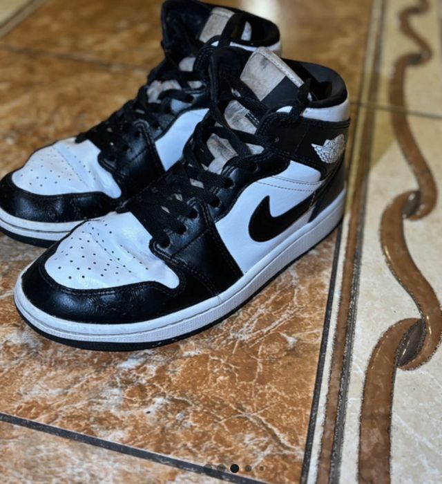 Nike Air Jordan 1 Mid Panda