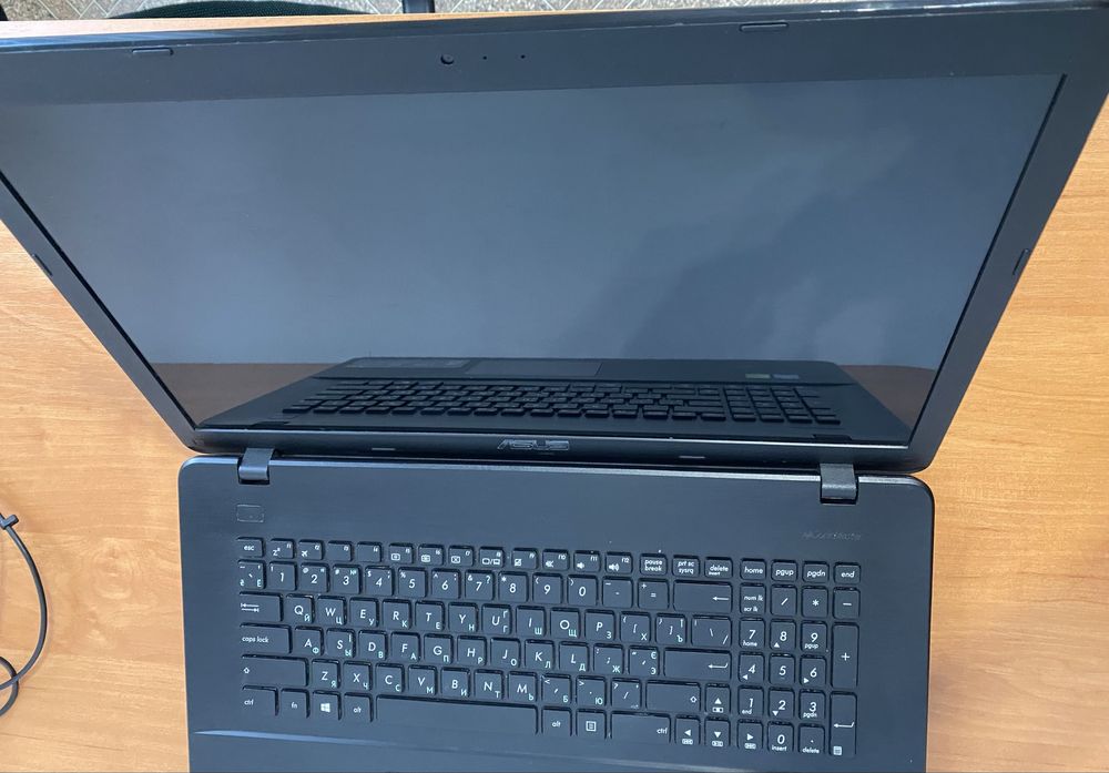 Ноутбук бук ASUS F751S.