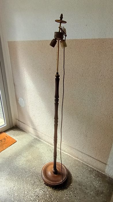 Stara lampa podłogowa