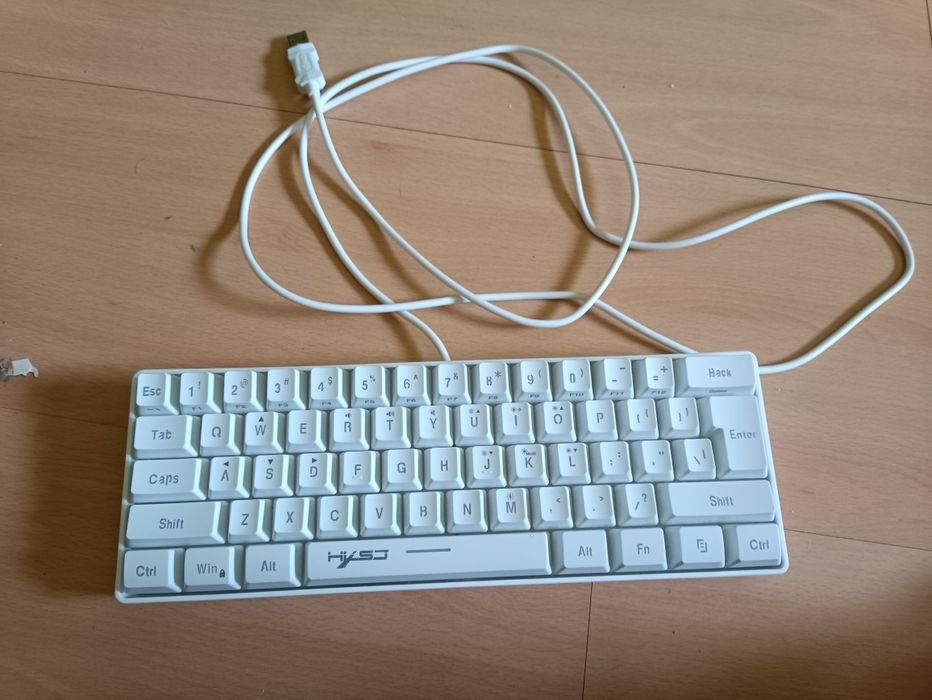 Teclado gamer RGB V700 novo