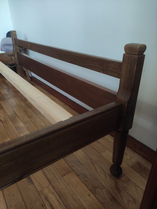 Cama Casal 180x130 em Castanho