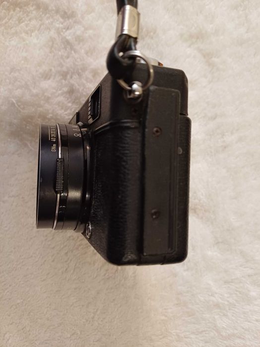 Máquina fotográfica Minolta HI-Matic 5, com manual de instruções