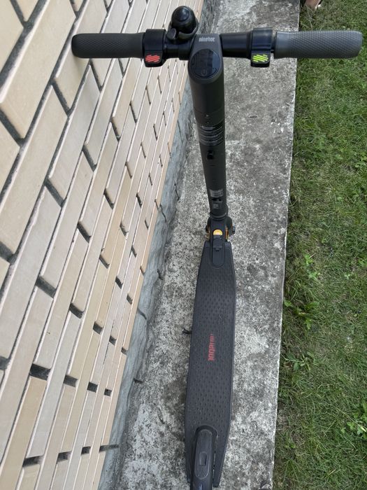 Електросамокат Ninebot KickScooter E22E – стан нового!