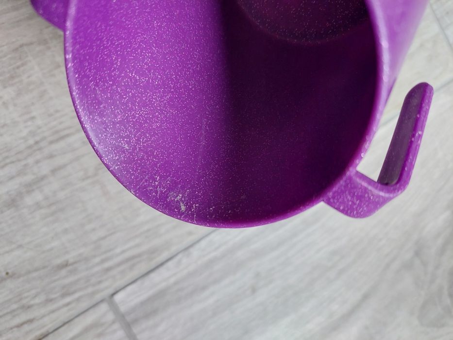 Kubeczek do nauki picia Doidy Cup 200 ml jagodowy z brokatem