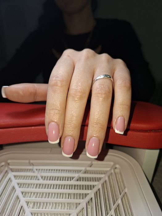 Манікюр Стрий  нарощування нігтів