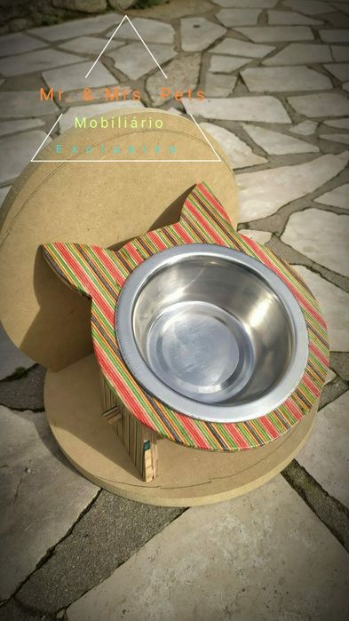 Comedouro elevado para gatos