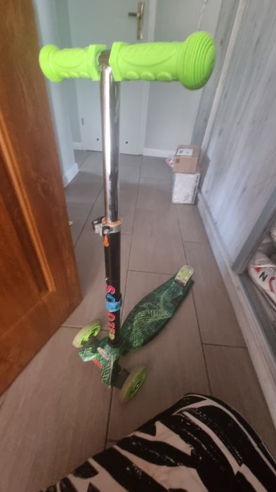 Hulajnoga trójkolowa świecące kółka