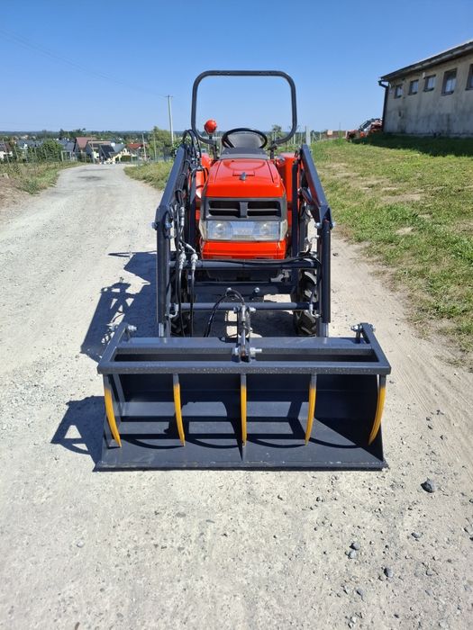 Traktorek japoński 4x4 Kubota GL 241 z ładowaczem łyżko krokodyl
