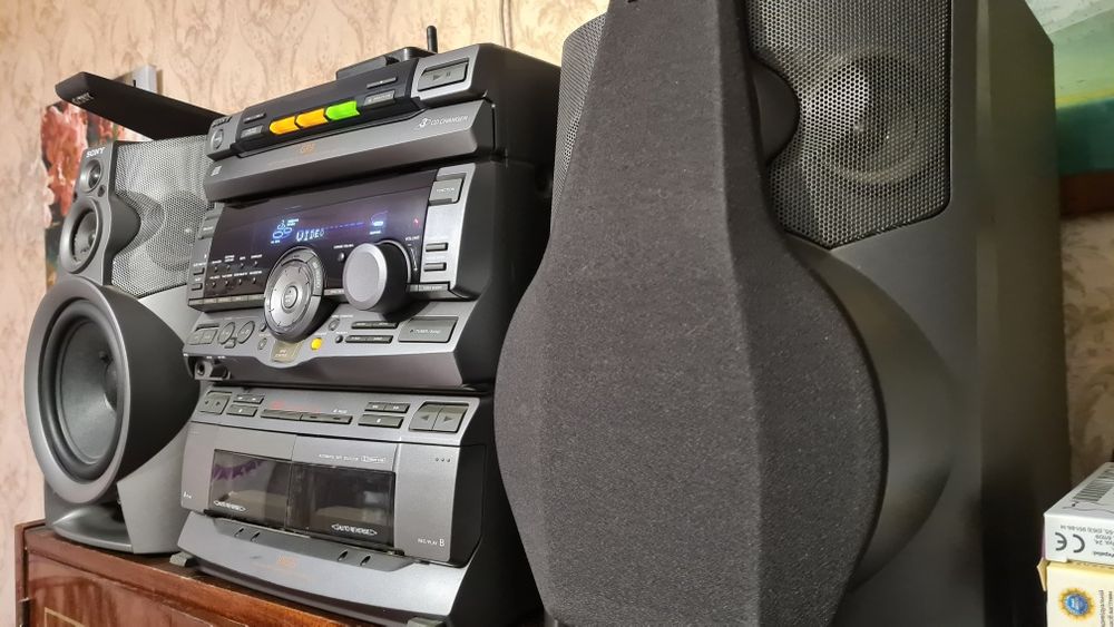 Продам музыкальный центр Sony GR-8 / RX 90