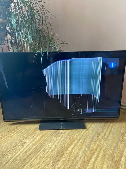 Panasonic tx-55gxw584.Телевізор робочий з розбитою матрицею.