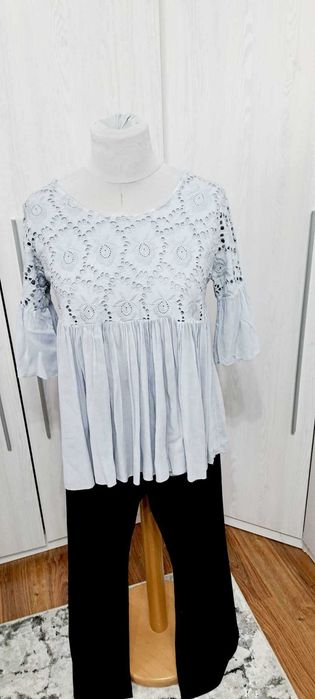 Piękna  szara , popielata, włoska bluzka z bawełnianej koronki