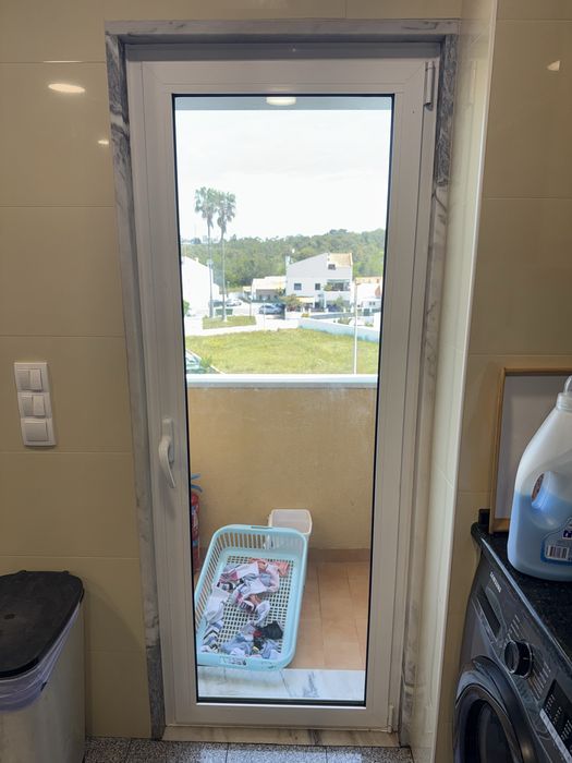 Janelas e porta usadas para despachar