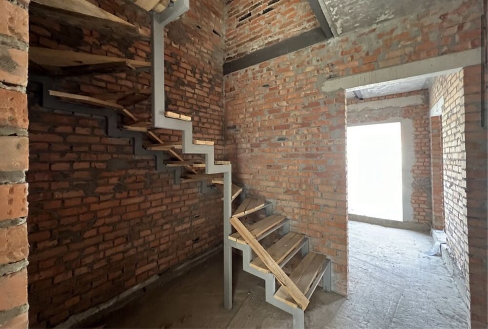 Продам сучасний таунхаус з гаражем