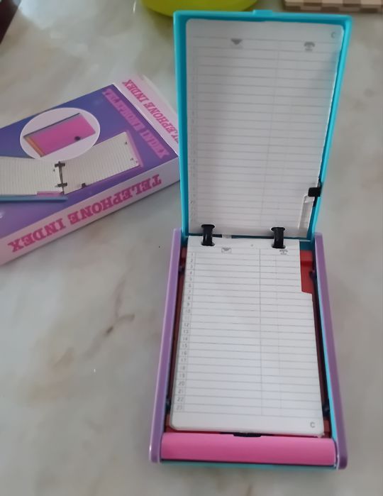 Agenda telefónica Nova de plástico