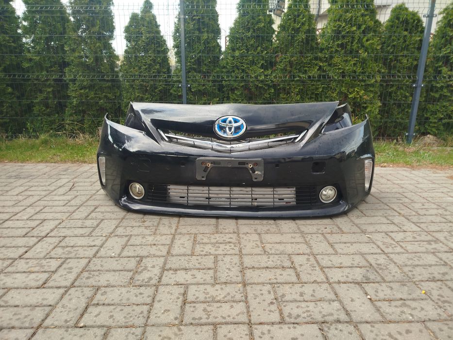 Zderzak przedni Toyota Prius Plus.