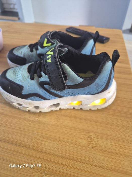 Buty dla chlopca świecące 27