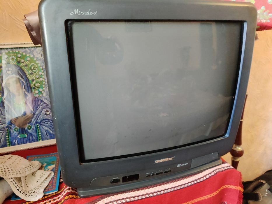 Продам телевізор Gold Star !