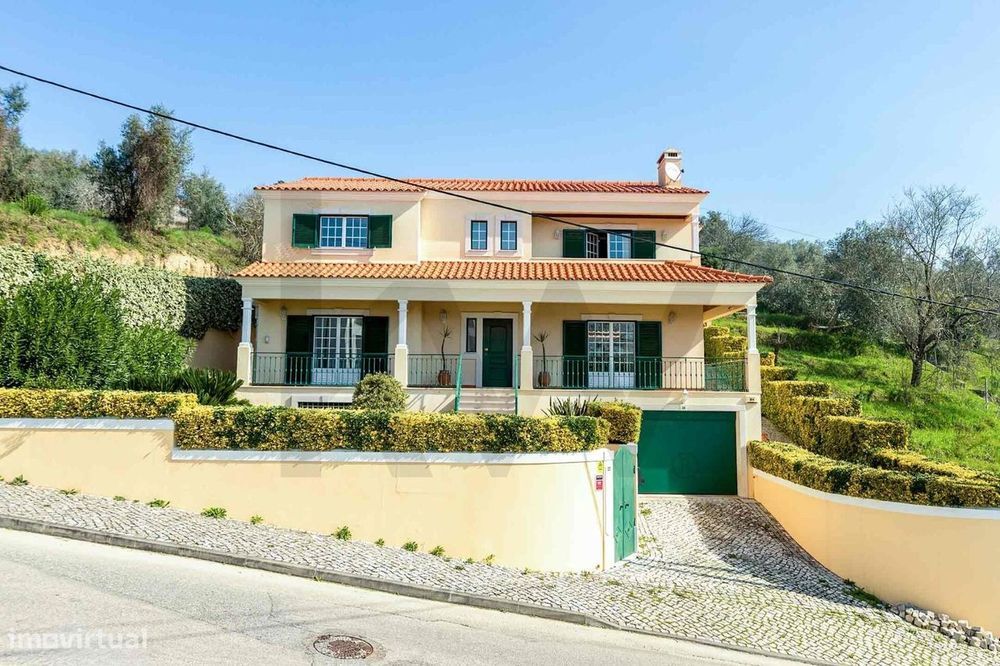 Moradia T5 com Piscina e Vista Panorâmica – Centro de Tomar