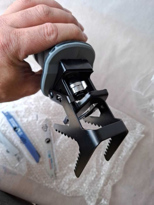 Piła szablasta WORKPRO zestaw (brak akumulatora) 2Ah 12V 3x brzeszczot