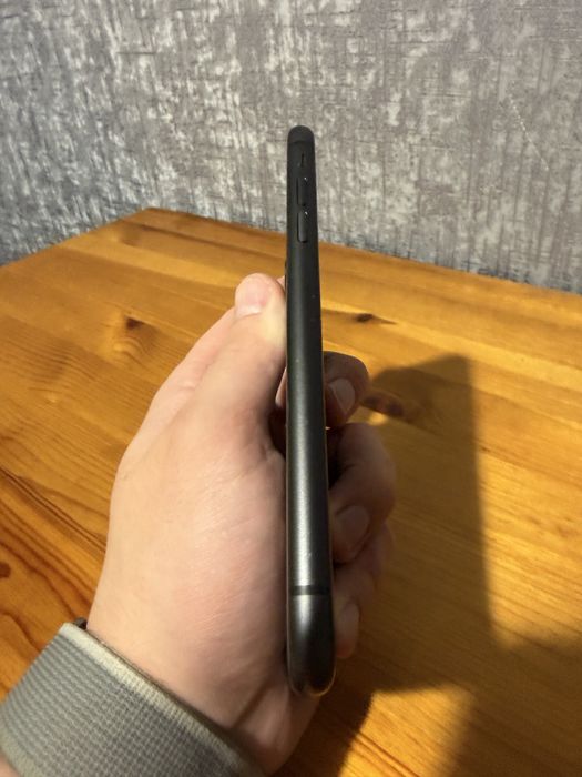 Продам айфон 11 iphone  64 gb
