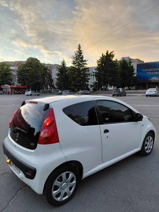 Продам автомобіль Пежо 107
