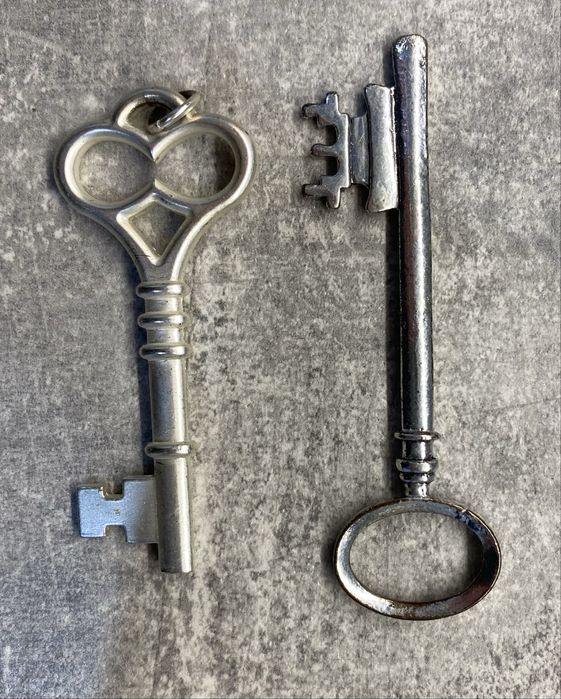 Zestaw biżuterii bransoletki pierścionki zegarki wisiorki