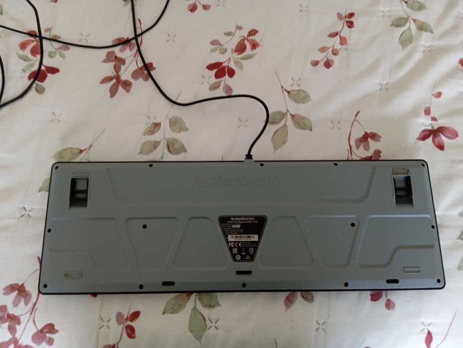 Vendo conjunto de 2 teclados USB, ambos totalmente funcionais