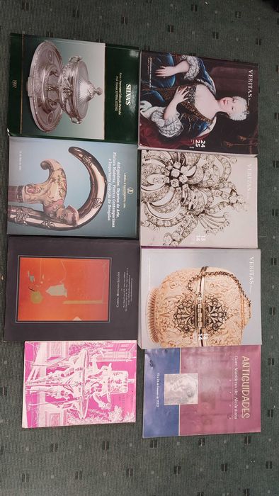 8 catálogos de Antiguidades