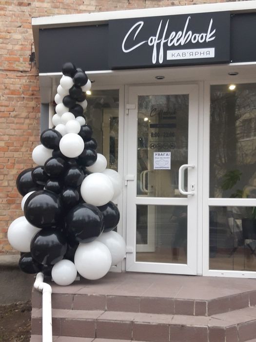 Повітряні кульки оформлення. Фотозони на свято.