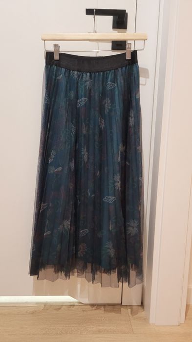 Tiulowa plisowana spódnica w kwiatowy nadruk