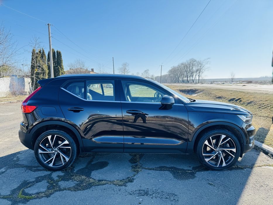 Volvo XC40 1.5PHEV AWD R-Design 2022рік Official