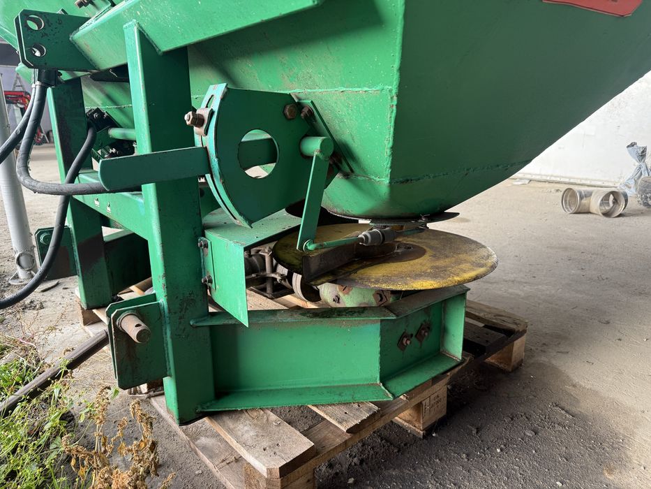 Продається розкидач добрив МВД 1000