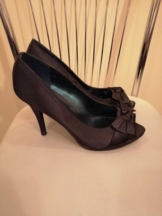 czarne buty 40 szpilki wstążka