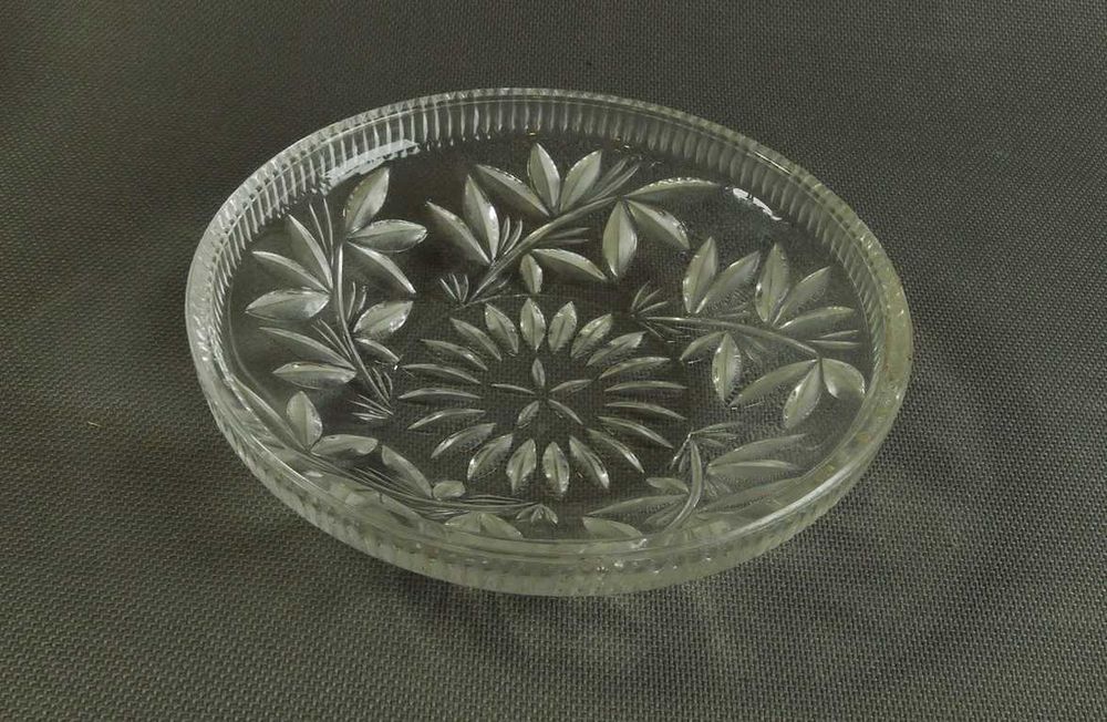 Прозоре скло старий посуд Вживане