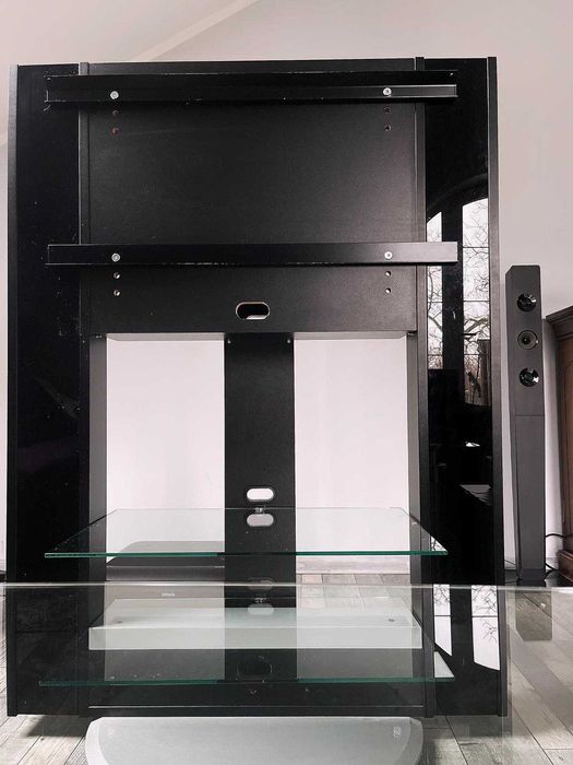 Solidny stojak RTV – szklane półki, solidny, bardzo stabilny