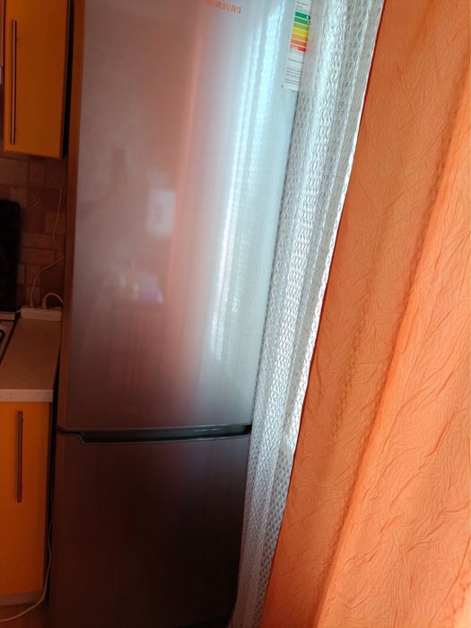 Продам холодильник Samsung