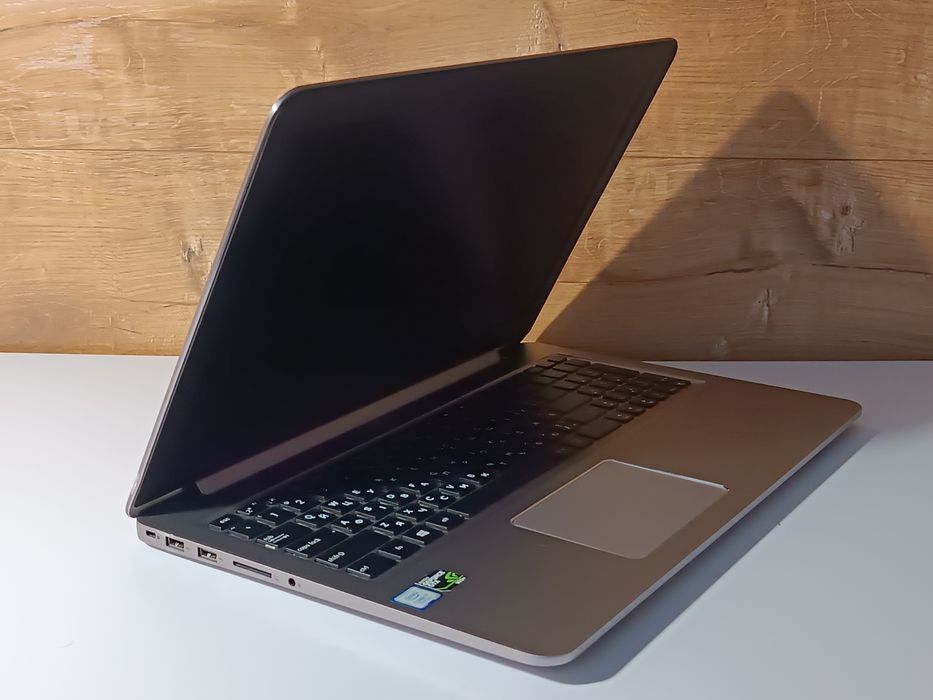 Потужний Asus 15.6" FHD/Core i7-7500U/16 ОЗП/240 SSD