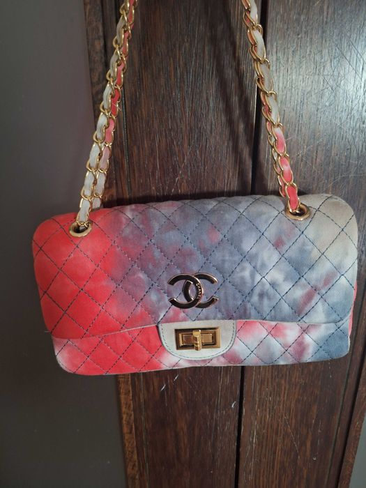 Mala de festa cor cinza e vermelho