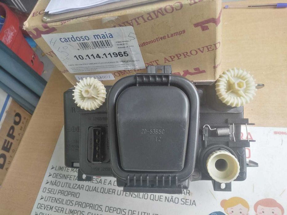 Farol Direito VW Polo/ Caddy de 1996 Novo