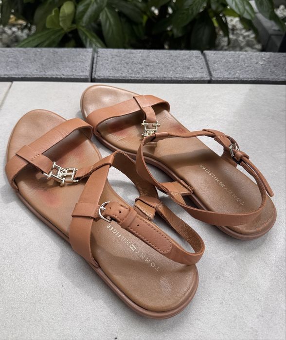 Sandały Tommy Hilfiger – skórzane, brązowe