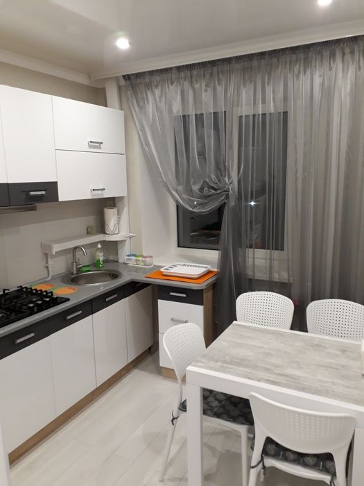 Навпроти КУРОРТУ в ЦЕНТРІ вул. Гоголя 139.