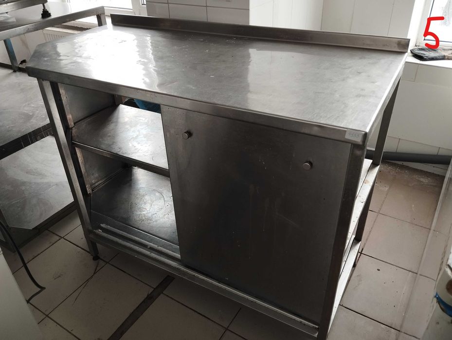 продам металеві шафи, виробничі стелажі, столи