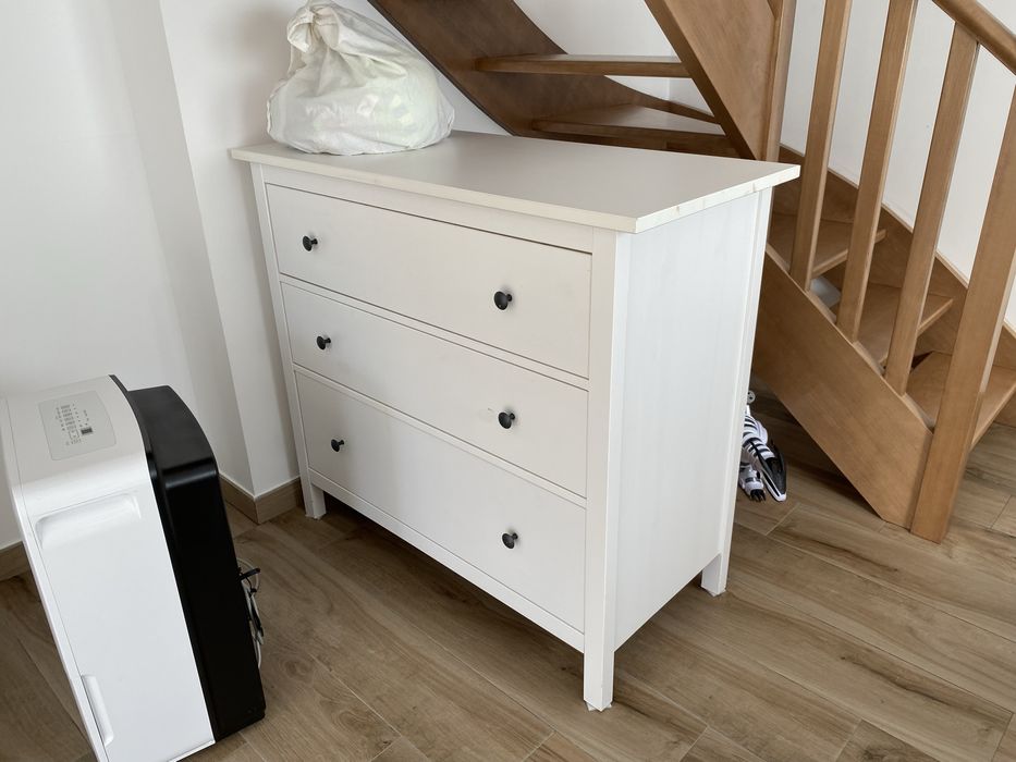 Cómoda  ikea com 3 gavetas