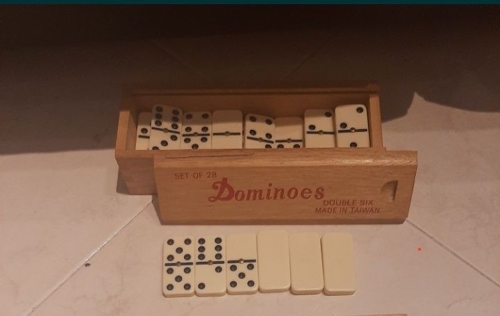 Jogo Mala Dominó 28 peças caixa madeira