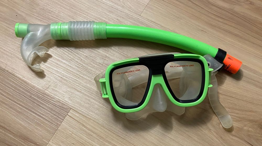 Nadadeiras Radbug Triboard  (nº38-39) + Conjunto de mergulho Intex (mascara e tubo respirador)