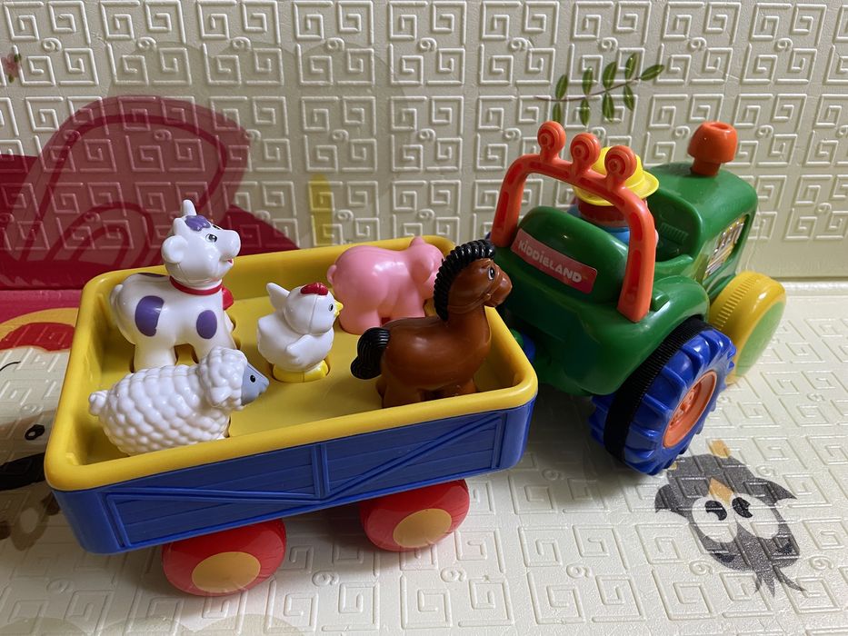 Іграшка трактор kiddieland