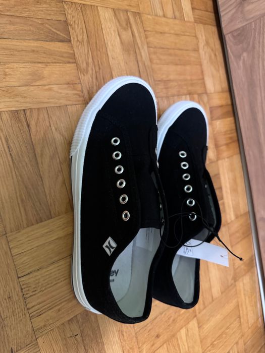 Nowe buty, amerykańska marka Hurey