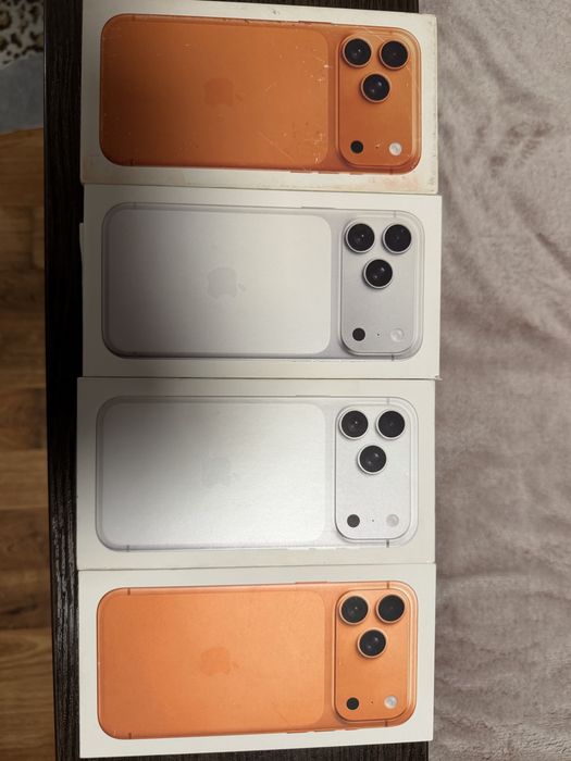 Коробки з під техніки Apple