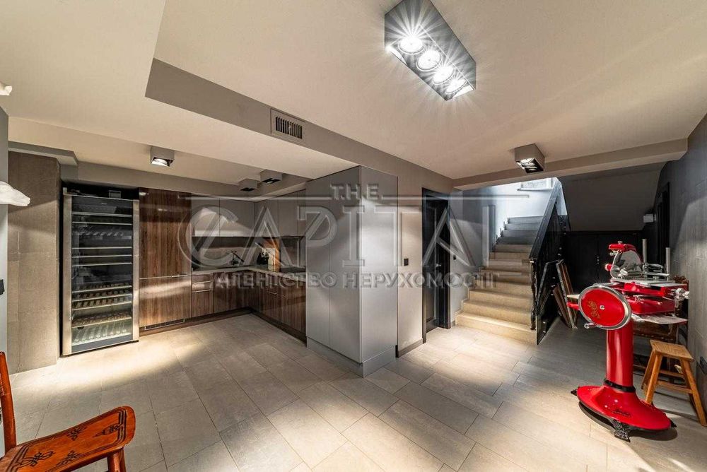 Оренда будинку з газом | Солом’янка | вул. Радченка | 397 м²
