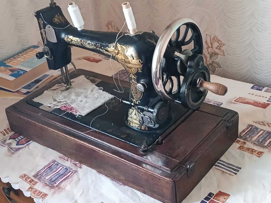 Продаю швейну машинку Singer в робочому стані (без оверлока)